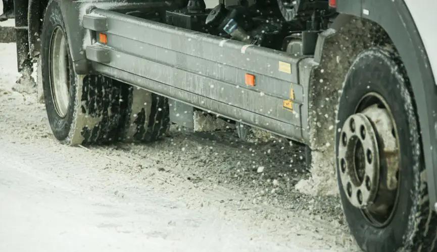 Ограничение для большегрузов на перевале Долон снято, но на трассе Бишкек—Ош остается в силе