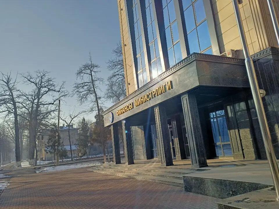 The Ministry of Finance borrowed nearly another billion KGS — at high interest rates