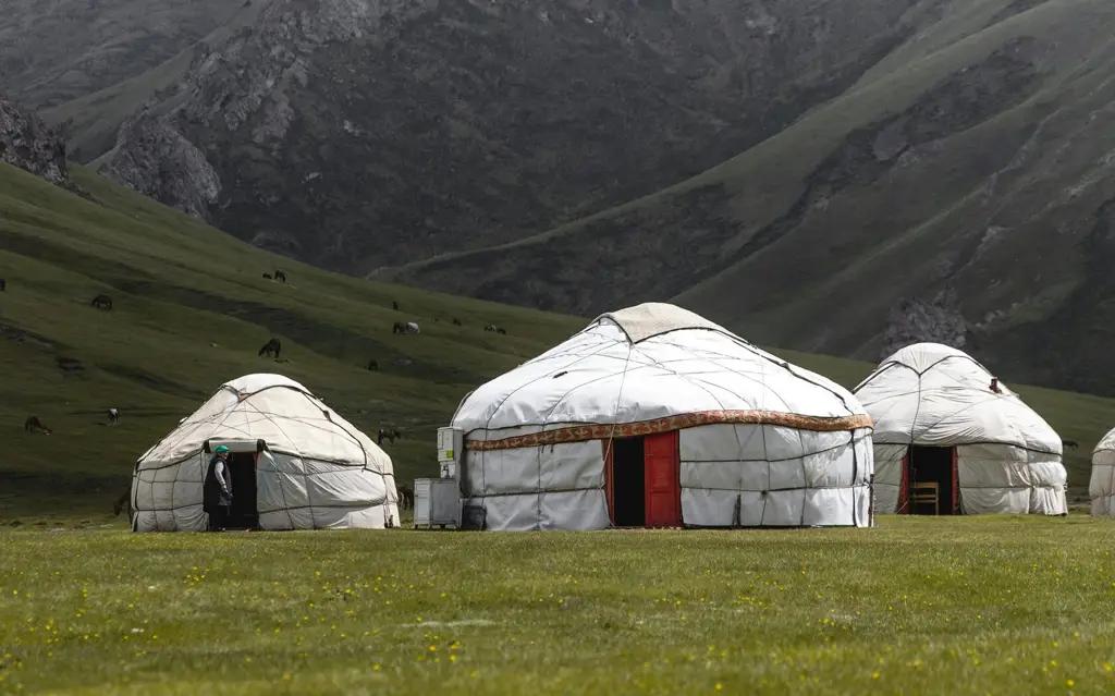 В Кыргызстане выпустили первых экспертов, которые будут присваивать «звезды», «эдельвейсы» и «түндүки» туробъектам