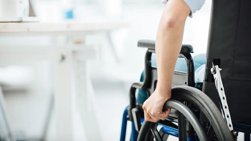 Работодателями должно быть предоставлено не менее 4% рабочих мест для людей с инвалидностью