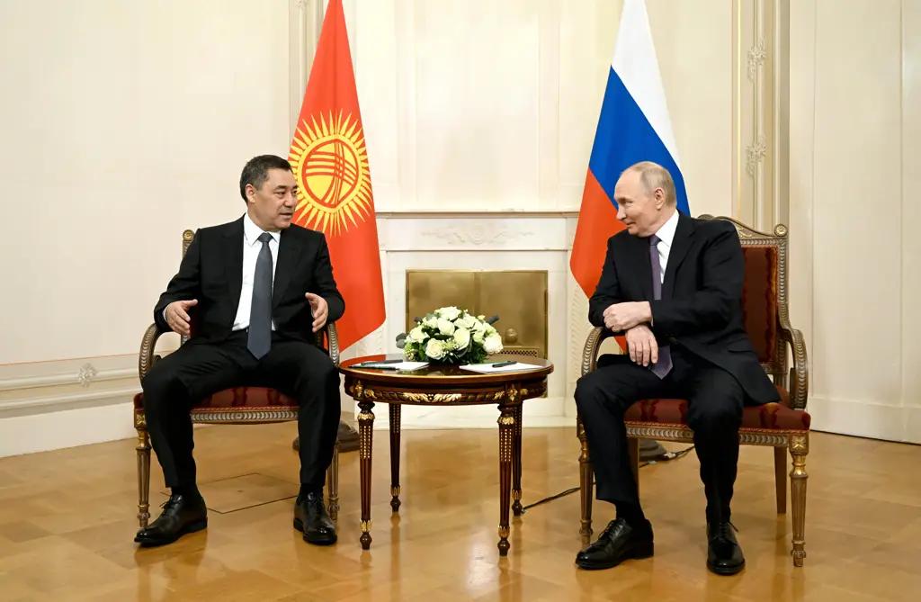 Садыр Жапаров провел переговоры с президентом РФ Владимиром Путиным