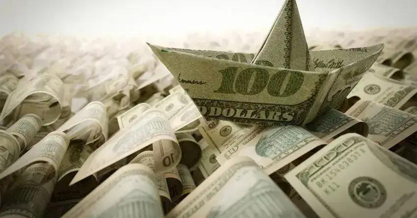 За десять месяцев из Кыргызстана за рубеж по системам быстрых переводов ушло свыше $322 млн