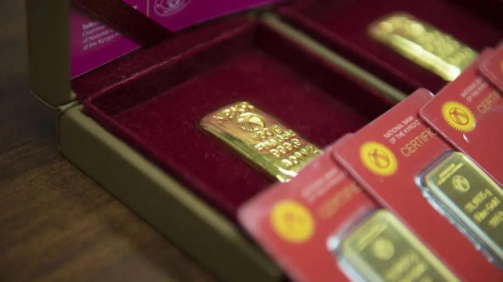 Золото прибавило к праздникам. Недельный обзор цен на мерные слитки