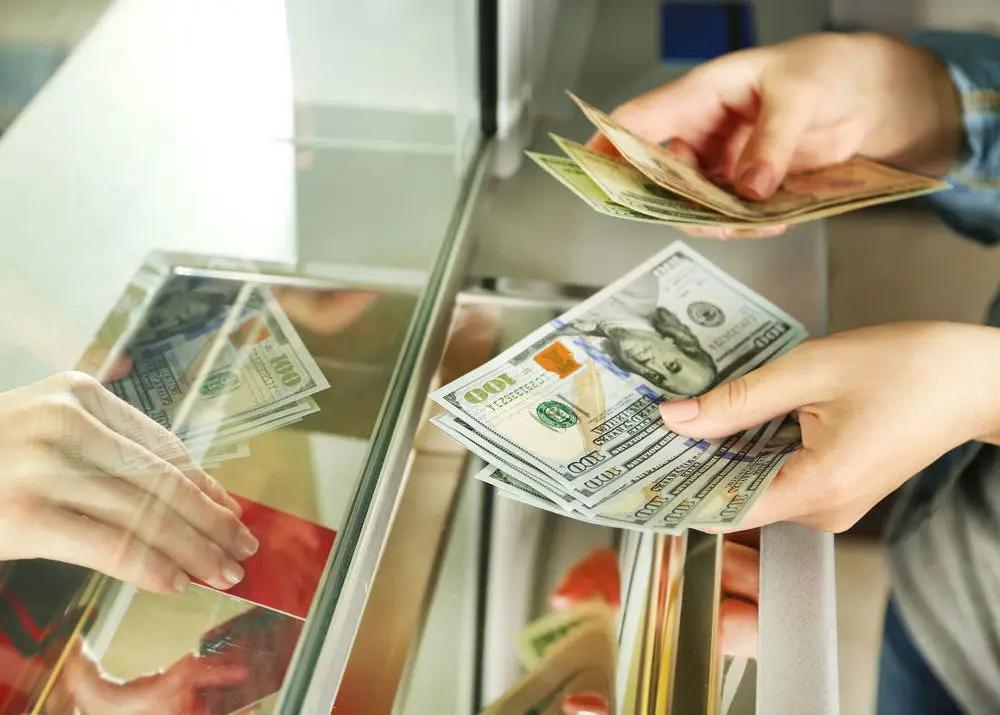 Лицензиясыз акча алмаштыруу ишмердигин жүргүзгөн жаранга айып пул салынды