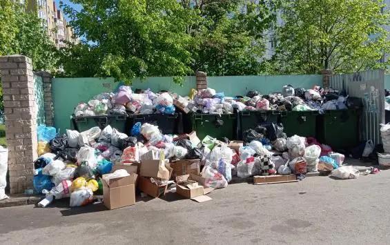 УКМК Бишкектин экс-вице-мэри баштаган бир нече адамды кармады