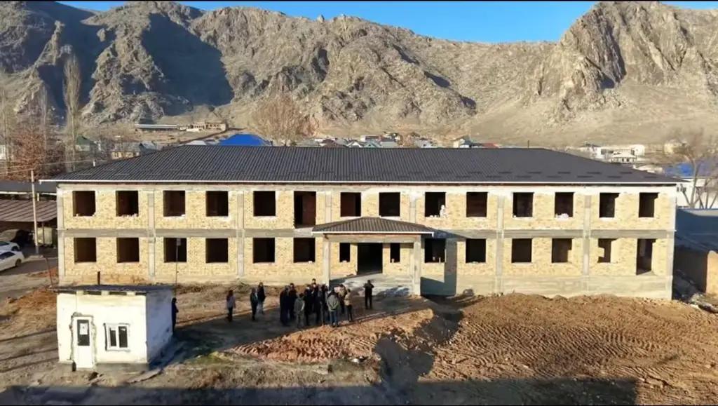 Ош шаарында балдар үйүнөн чыккан балдарга батир берилет