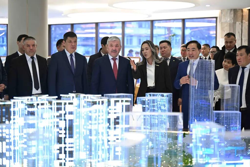 Глава кабмина проверил ход модернизации энергетических и строительных проектов столицы