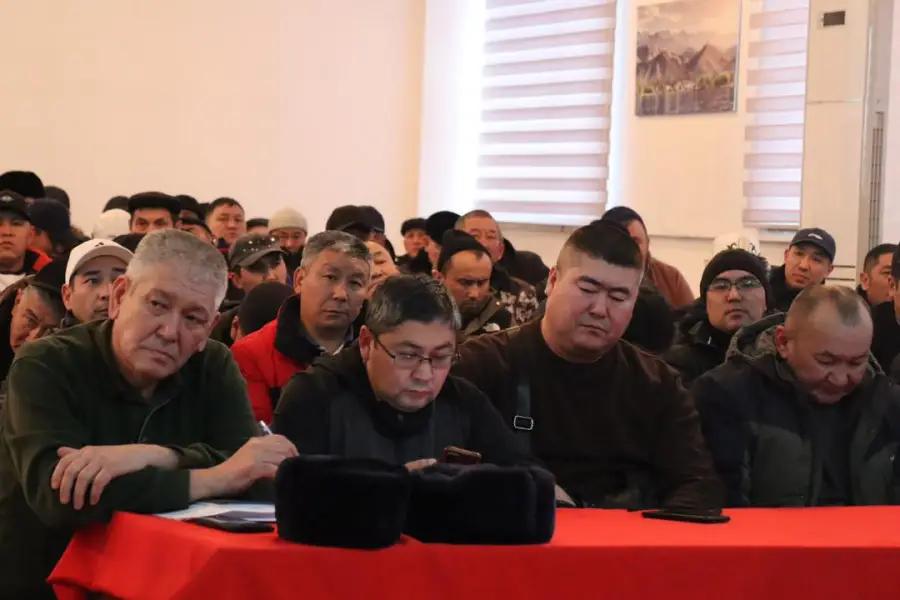 Бишкектеги коомдук транспорт айдоочуларынын жоопкерчилигин жогорулатуу боюнча сунуштар айтылды