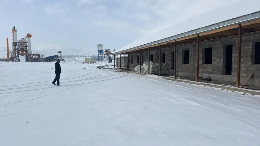 В Айтматовском районе асфальтобетонный завод строился без регистрации в реестре