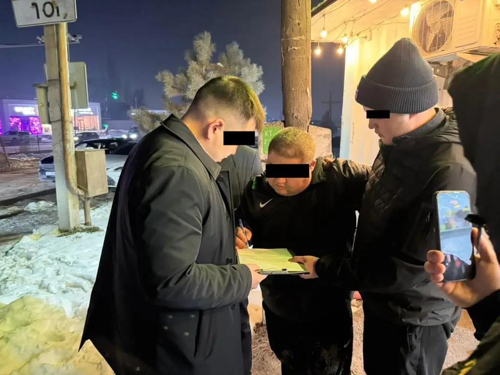 Бишкек мэриясынын кызматкери 1 миллион сом пара талап кылганга шектелип кармалды