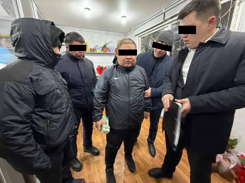 Сотрудник мэрии Бишкека подозревается в вымогательстве 10% от средств по госзакупкам