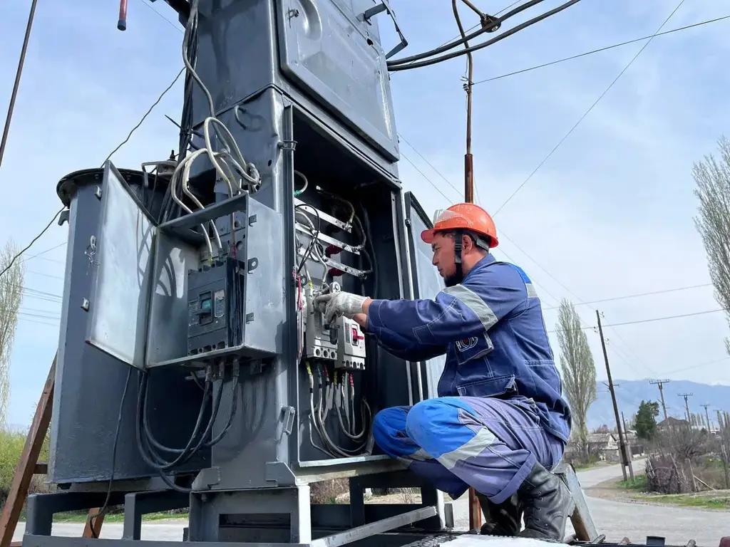 Нацэлектросеть в 2025 году увеличила мощность сотен трансформаторов