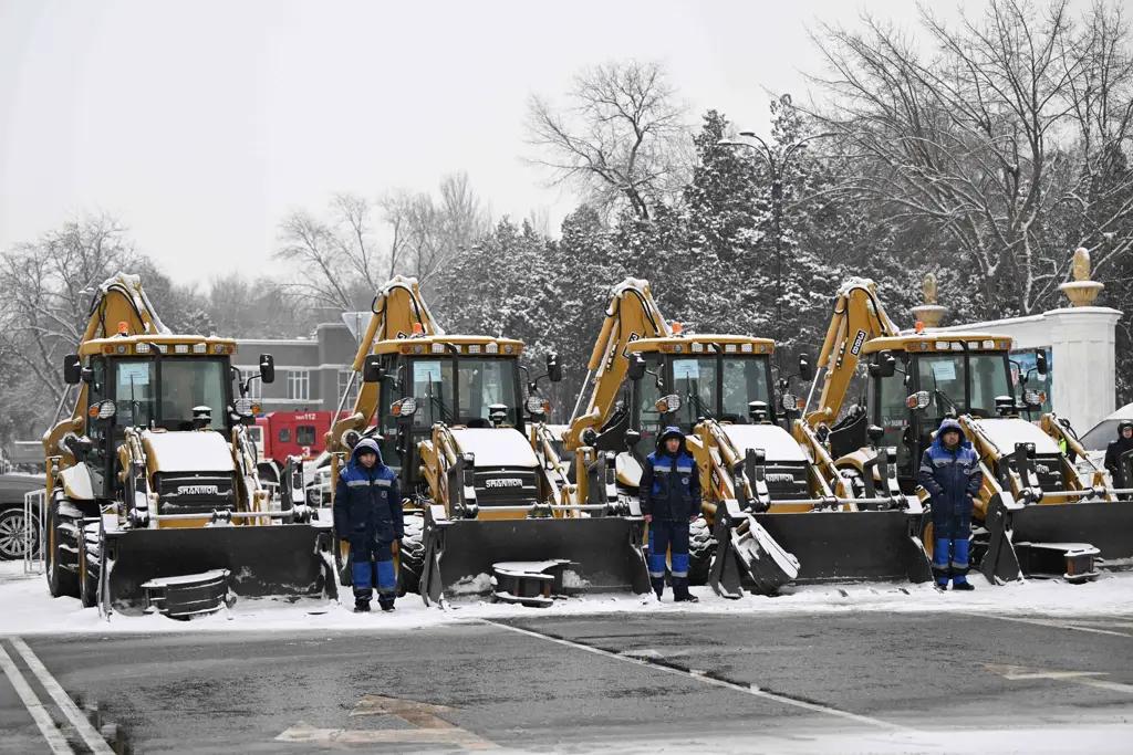 Министерству энергетики передали спецтехнику на 145.8 млн сомов