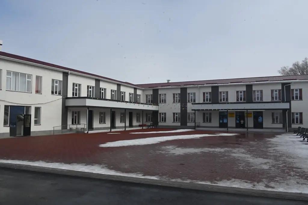 В средней школе имени Бейшеналиевой в Бер-Булаке впервые за 60 лет провели капремонт