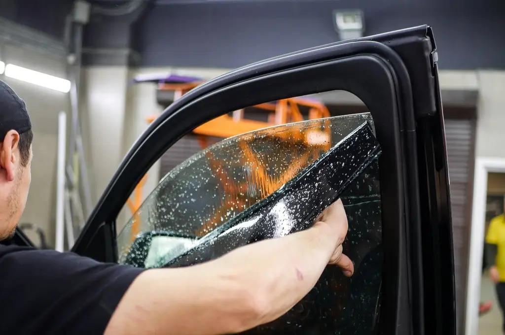 Тонировкага уруксат алуунун баасы бир айга арзандатылды