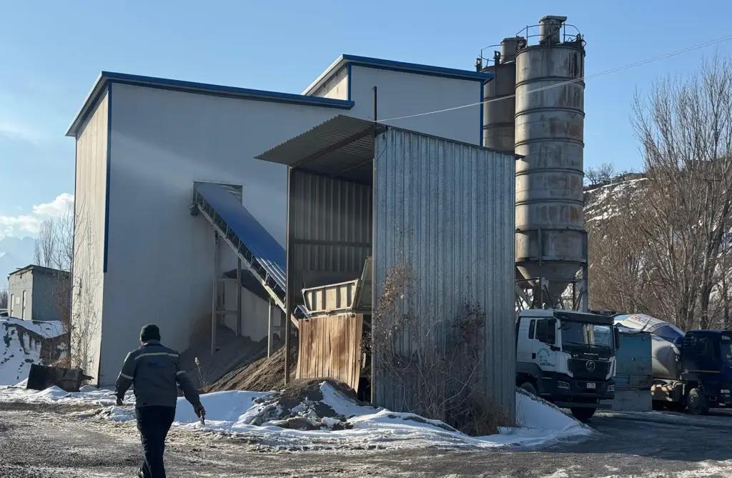 Бишкектеги бетон аралашмаларын өндүрүүчү заводунда мыйзам бузуулар аныкталды