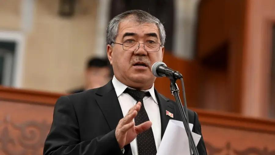 Депутат айдоочулук күбөлүк алуу үчүн 10 айлык окуу мөөнөтүн кайра кароону сунуштады