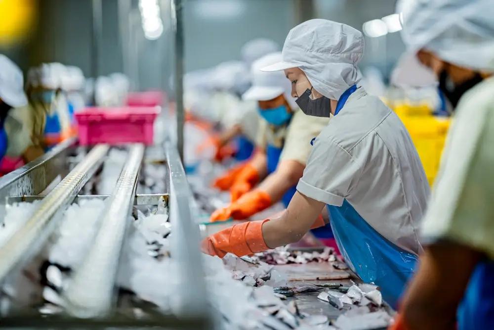 Группа кыргызстанцев вылетела в Корею для трудоустройства по программе EPS