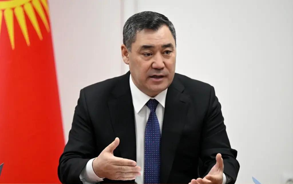 Президент автомектептердин ээлеринен кечирим сурап, реформанын себебин түшүндүрдү