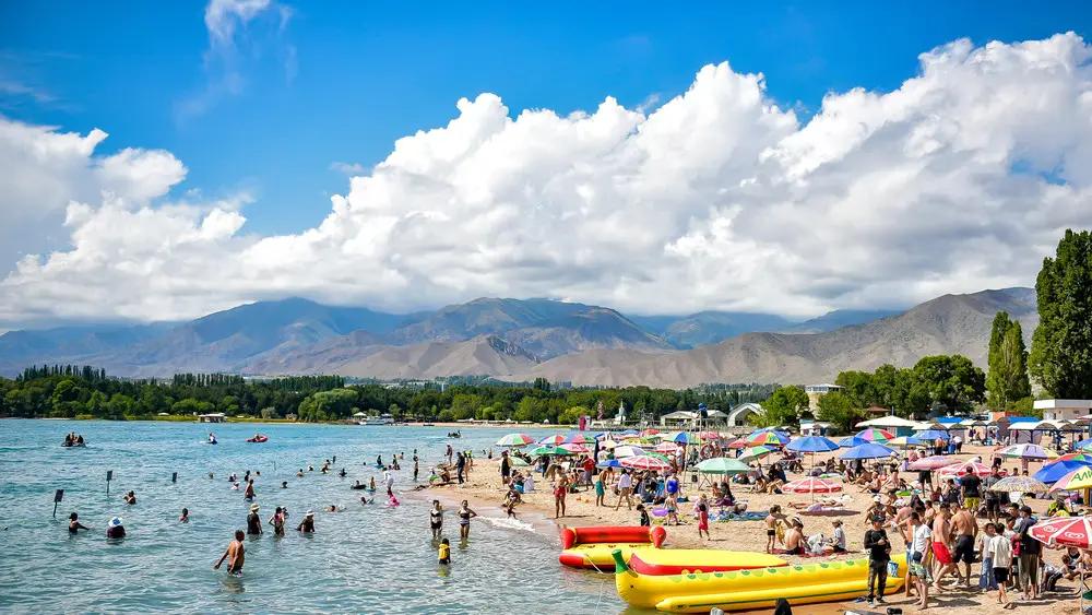 Кыргызстан Казакстанга 49 жылга жер тилкелерин ижарага берет