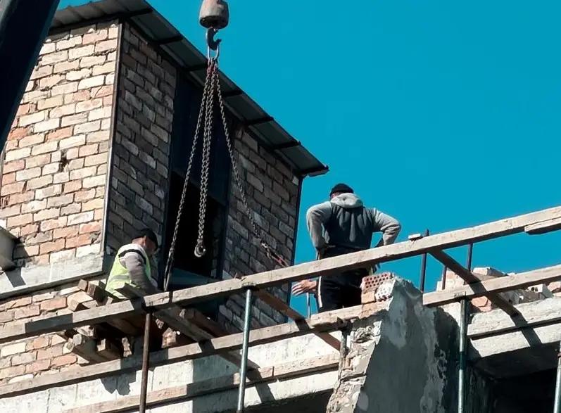 Манаста коопсуздук талаптарын сактабаган курулуш компаниясына 200 миң сом айып пул салынды