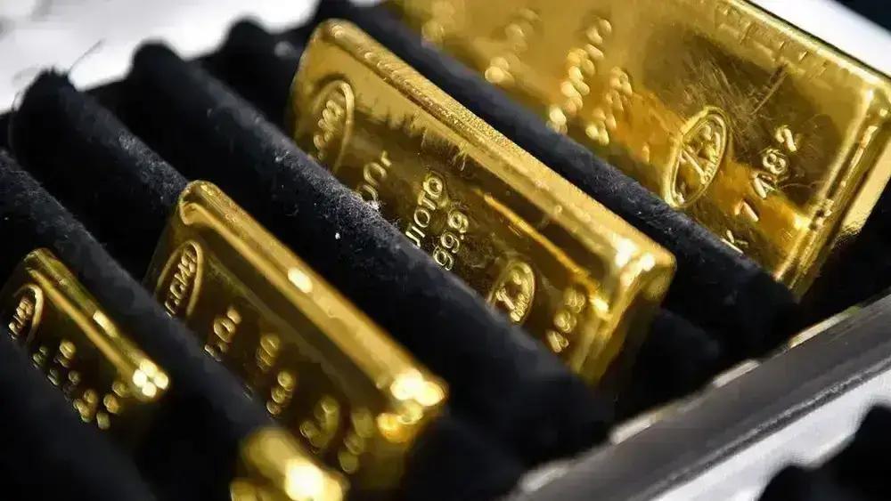 Цена унции золота НБ КР немного снизилась за сутки