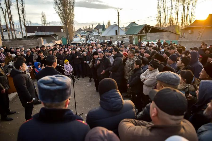 Жители жилмассива «Ак-Жар» на встрече с мэром подняли вопрос легализации земельных участков