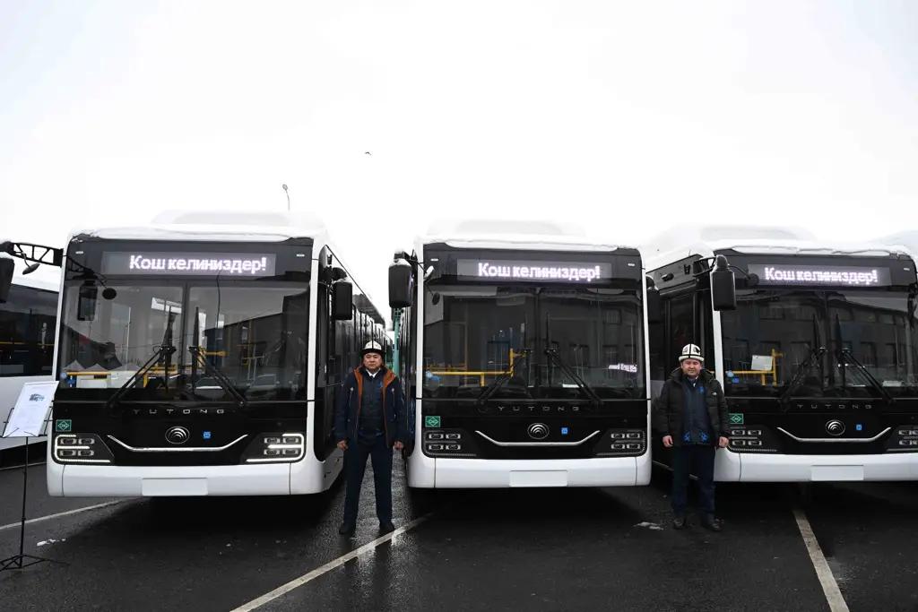 Столичный муниципалитет получил ключи от 100 единиц автобусов и спецтехники