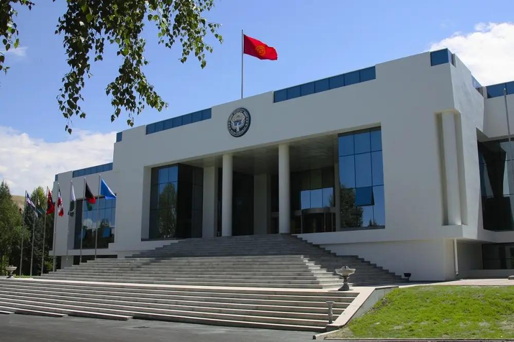 Чоң-Арыкта мектеп, бала бакча куруу үчүн президенттин резиденциясынын аймагынан жер берилет