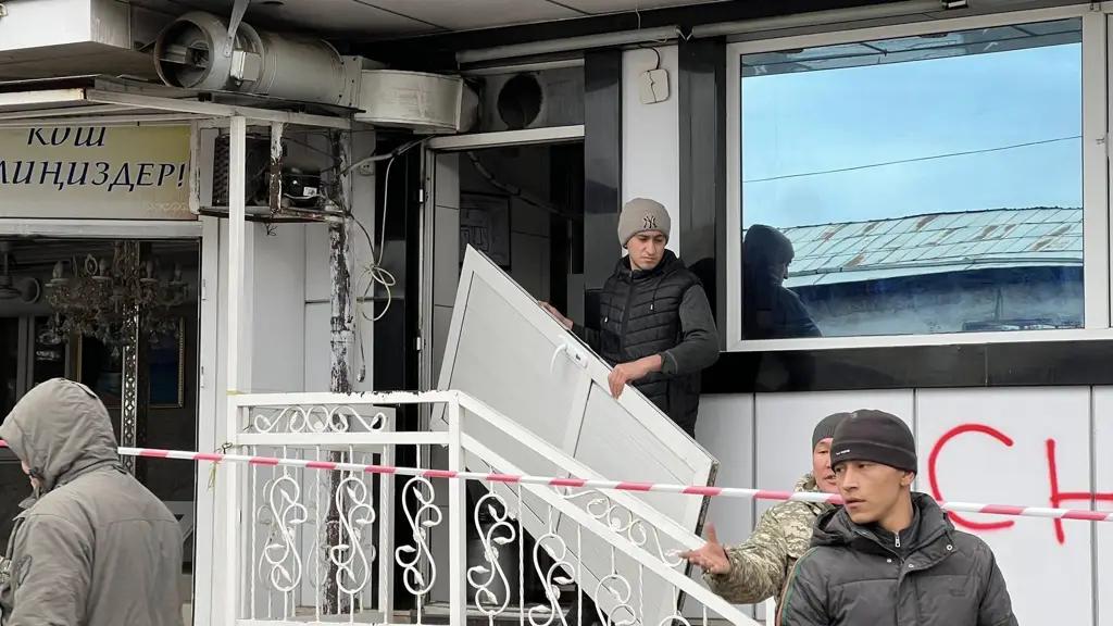 Ошто "Аль Мансур" жана "Абу Бакр" кафелеринин имараттары бузулууда