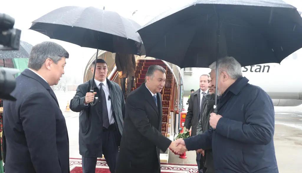 Премьер-министр Таджикистана Кохир Расулзода с рабочим визитом прибыл в Кыргызстан