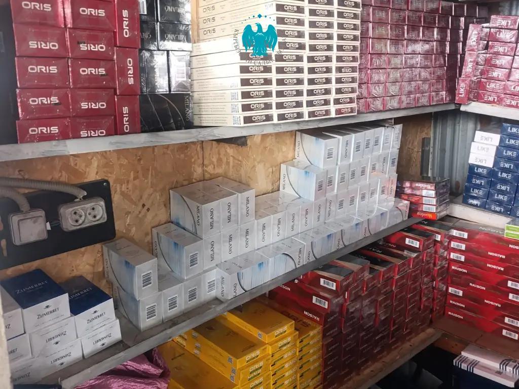 Манастагы базарда акциздик маркасы жок 10 миңге жакын даана тамеки продукциясы аныкталды