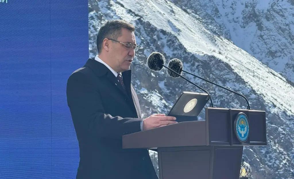 “Бизнеске кысым көрсөтпөгүлө”. Президент күч түзүмдөрүнө эскертүү берди