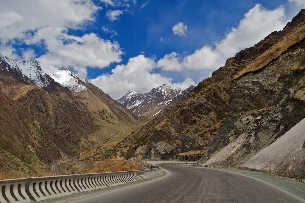 Ашууларда жол кыймылына чектөөлөр жок