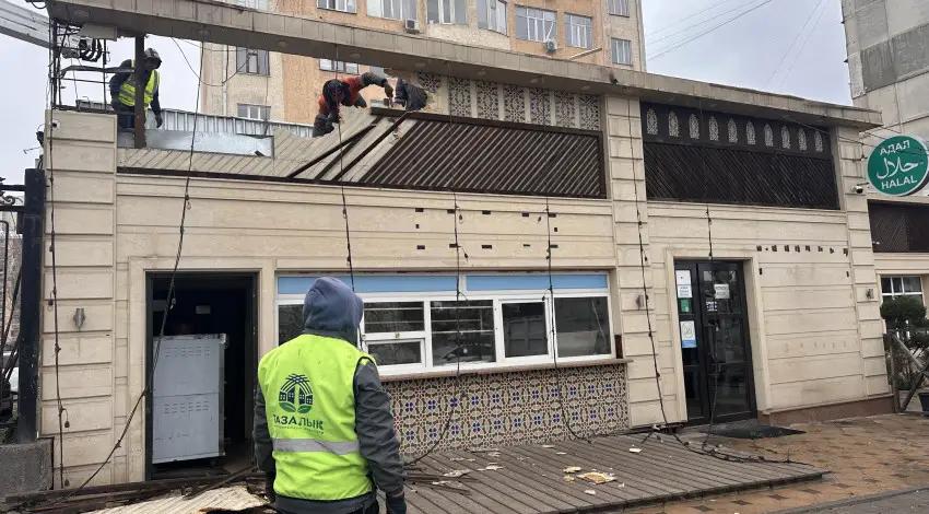 Бишкектеги "Аль-Бухари" кафесинин бир бөлүгүн демонтаждоо иштери жүргүзүлүүдө