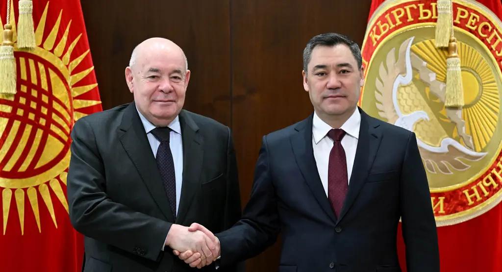 Садыр Жапаров принял спецпредставителя президента РФ Михаила Швыдкого