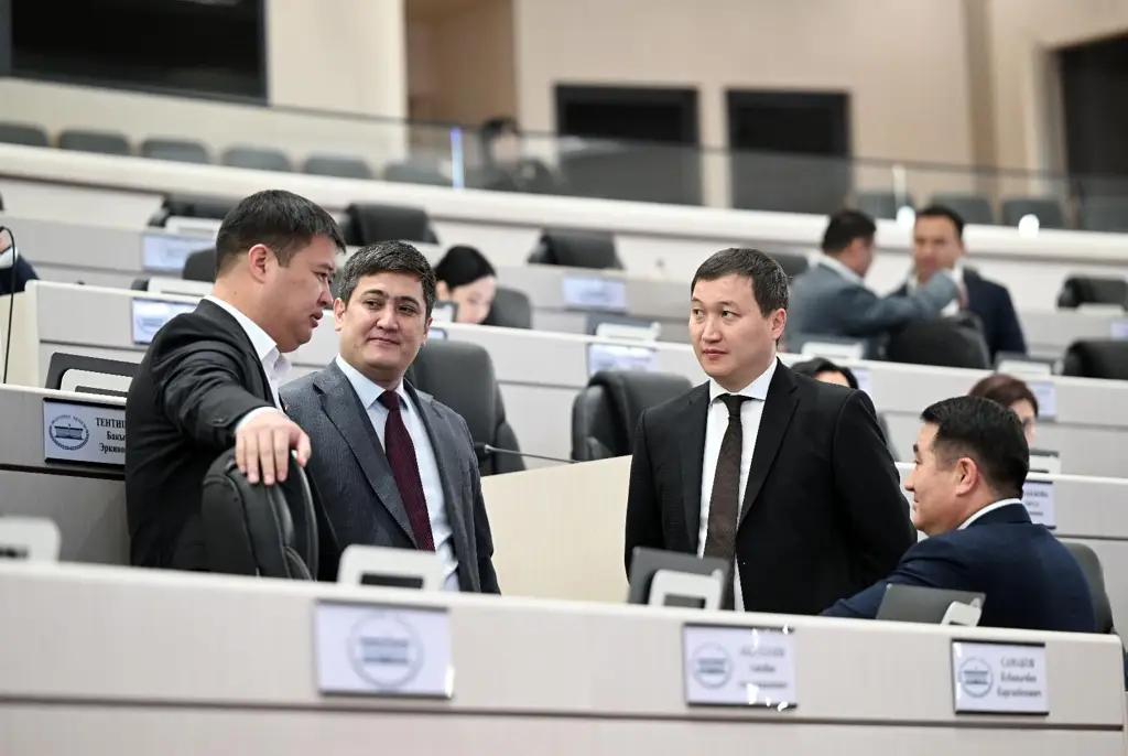 Парламентте Казакстан менен өткөрүү пункттарынын макамын өзгөртүүгө байланышкан мыйзам долбоору кабыл алынды