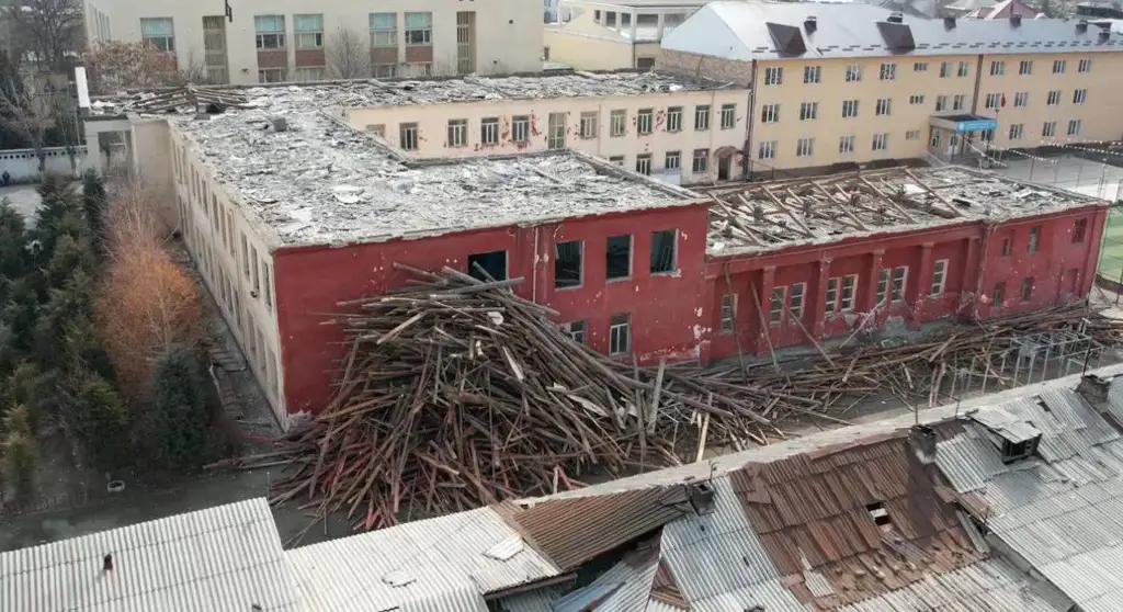 Ош шаарында №3 мектептин эски имараты буздурулуп, ордуна жаңы мектеп курулат