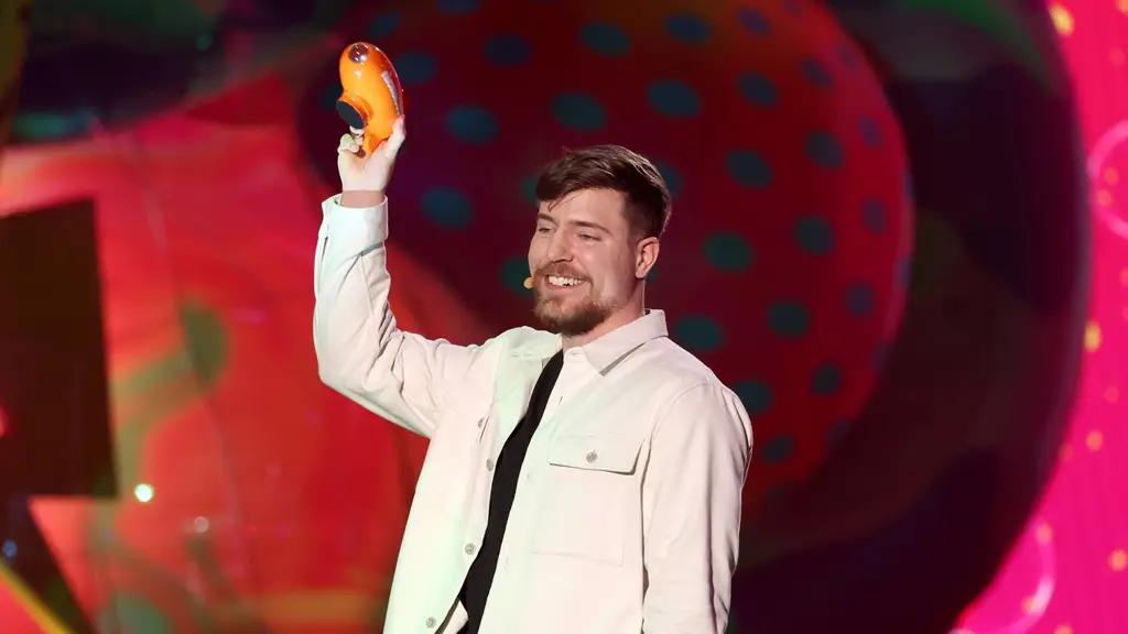 Блогер-миллионник — MrBeast купил банк