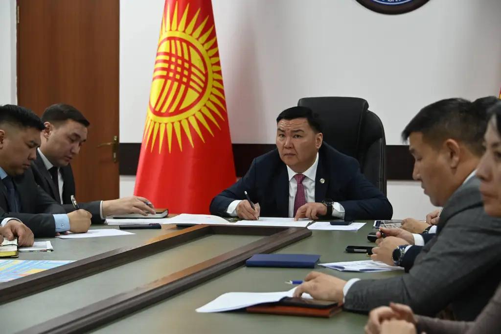 Бишкектеги 20 мектептин курулушунун техникалык абалы, сапаты талкууланды