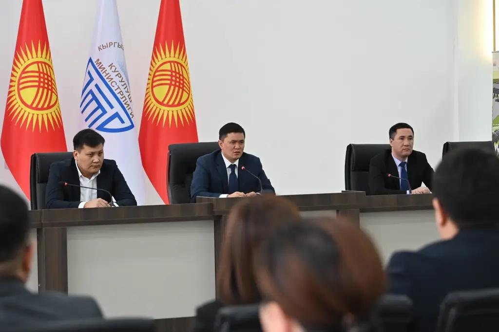 Курулуш министрлигине караштуу төрт департаменттин жетекчилери алмашты