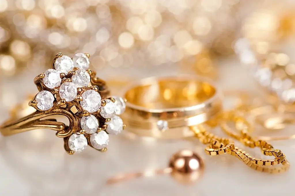 Почти 1 тысяча предпринимателей легализовали ювелирные украшения на 16.8 млрд сомов