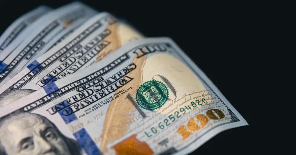 Свыше $400 млн потратил НБ КР, чтобы удержать доллар на уровне 87.45 сома