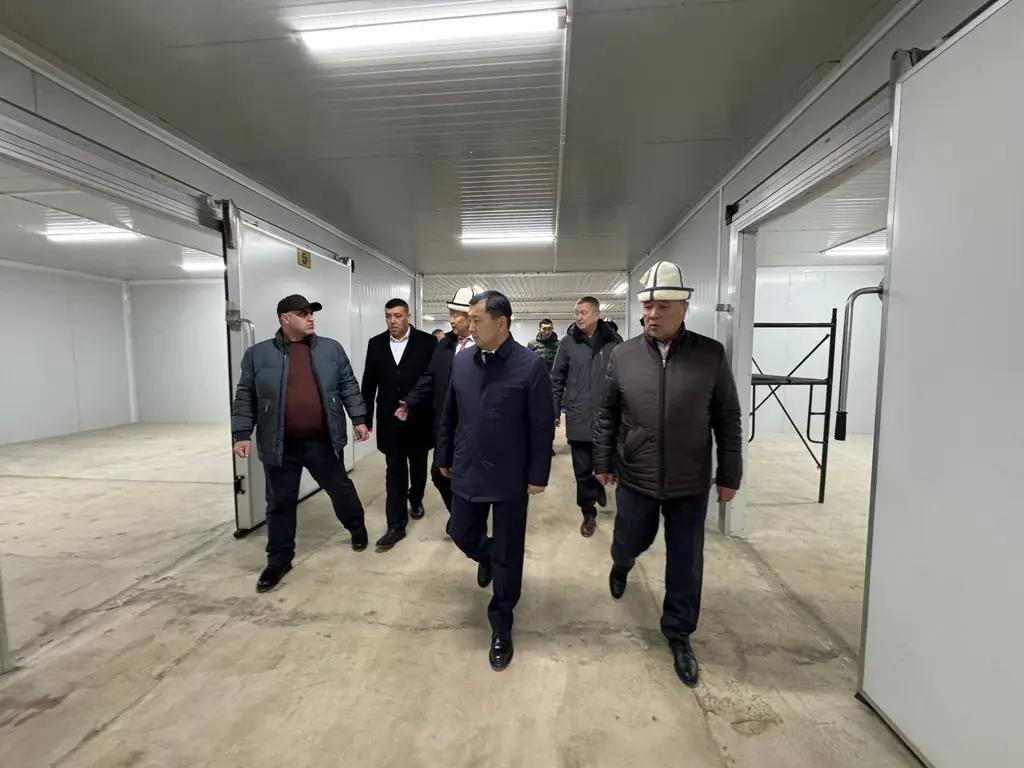 Министр сельского хозяйства посетил логистический центр, где хранят урожай фермеров Нооката