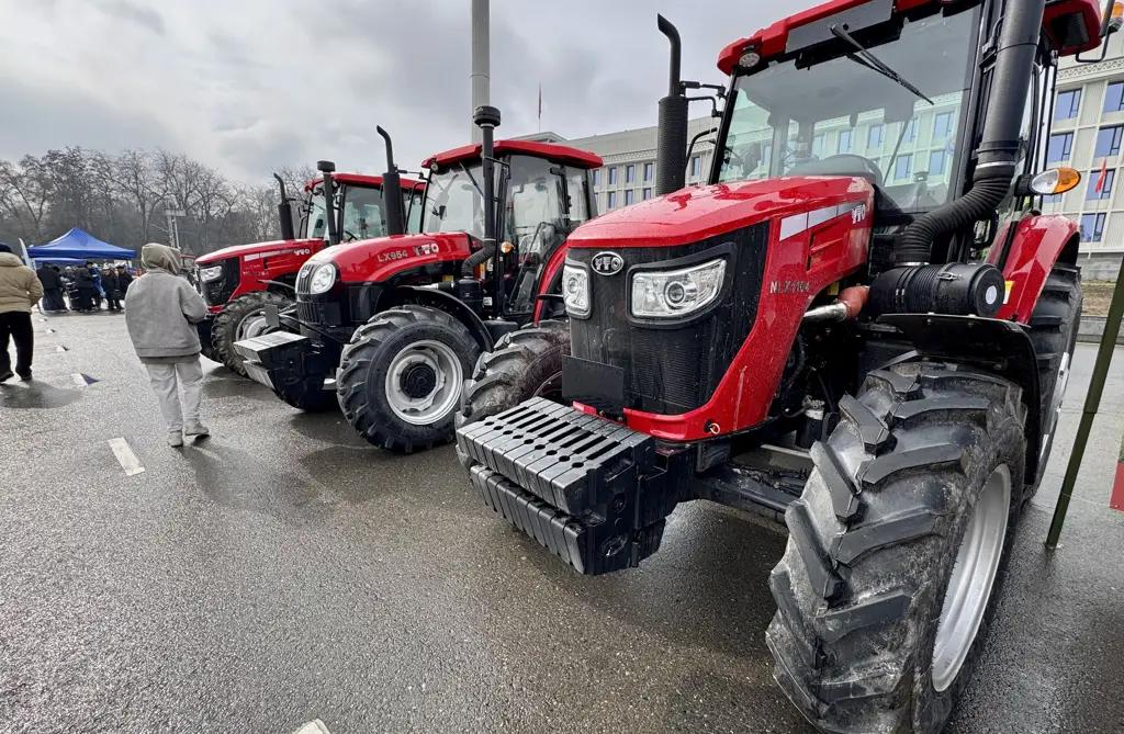 Ошто айыл чарба техникаларынын көргөзмөсү өттү