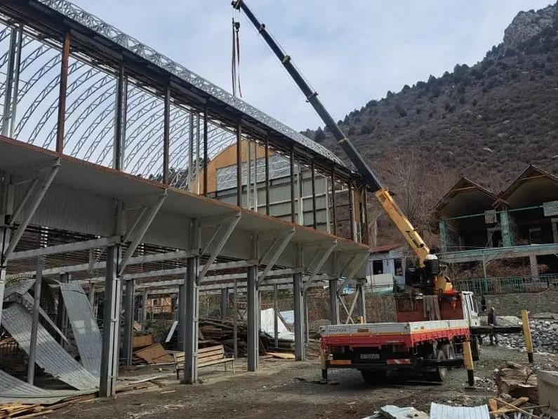 Ошто суу коргоо зонасындагы мыйзамсыз курулуштар буздурулууда