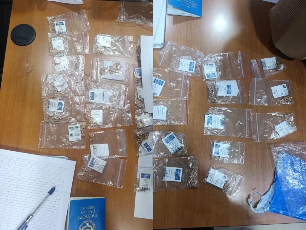 Через Ош пытались ввезти золото на миллион сомов без документов