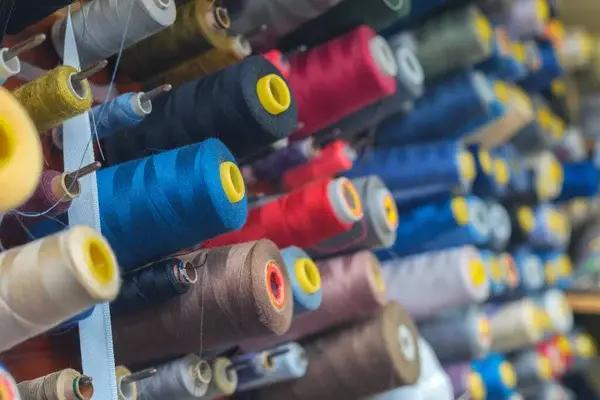 Для швейной отрасли снизили платежи за работников