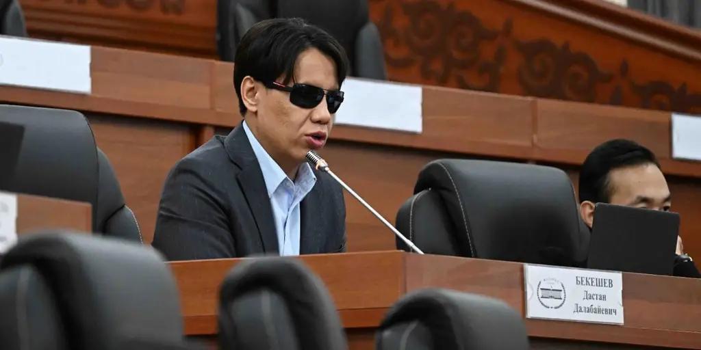 Бекешев поднял вопрос о разнице в коэффициентах зарплат учителей