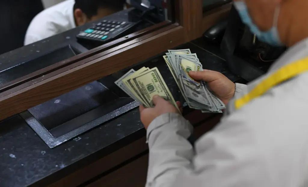 Чүйдө лицензиясы жок акча алмаштырган жаранга 17 миң 500 сом айып пул салынды